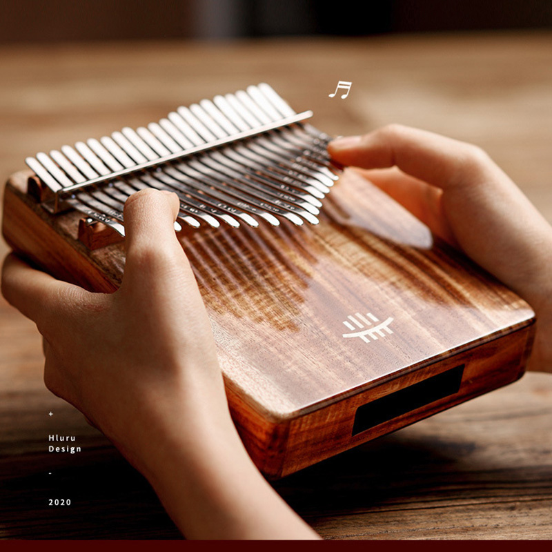 A Musical Instrument With Keys - Hluru Kalimba 17คีย์, มีรู21คีย์ Kalimba ไม้เปียโนนิ้วหัวแม่มือไม้เต็มรูปแบบ