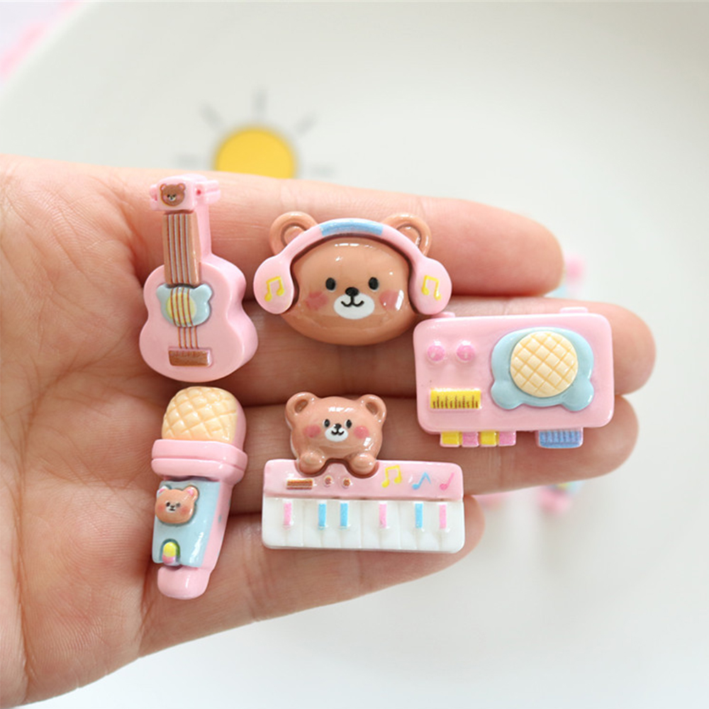 Musical Instrument Jewelry - 10ชิ้นหมีเงาวาวเครื่องดนตรีเรซินหลังเรียบสำหรับกิ๊บติดผมเครื่องประดับอุปกรณ์ประดับตกแต่งงานฝีมือสมุดภาพ DIY