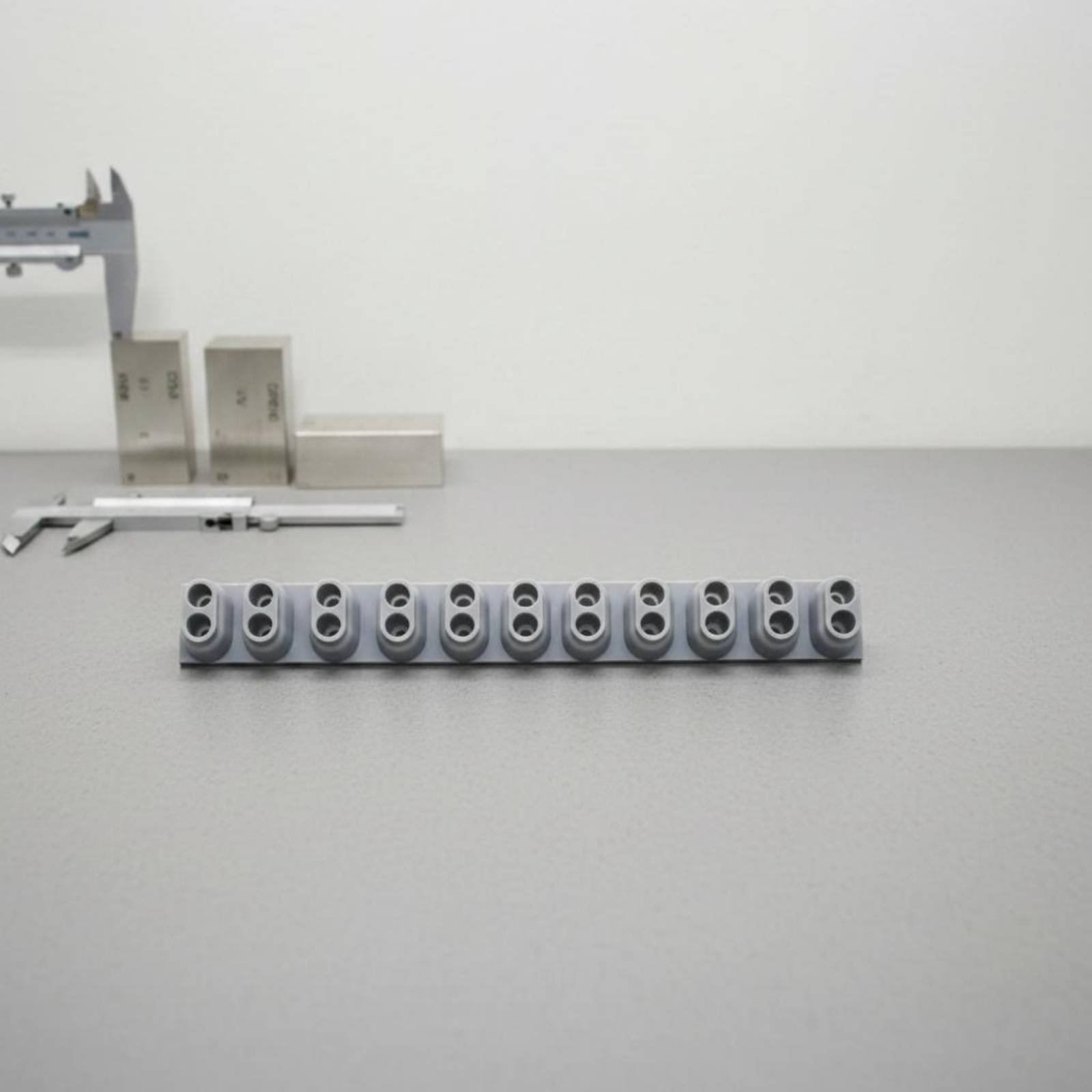 ยางนำไฟฟ้าสำหรับสัมผัสปุ่ม  แถ - A Musical Instrument With Keys บทวิจารณ์และราคา