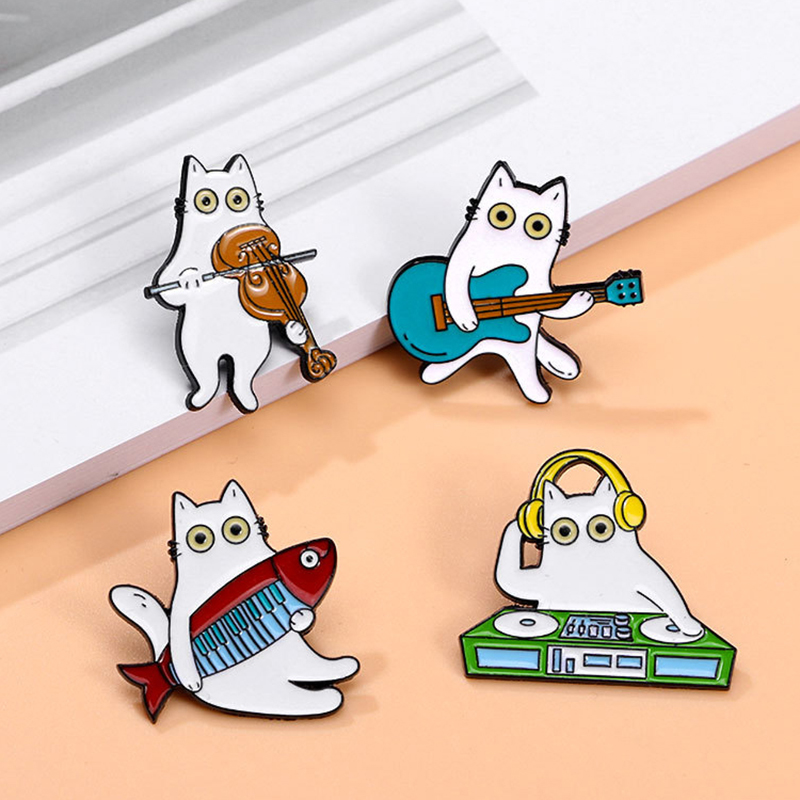 เพลงน่ารักแมวเข็มกลัดเคลือบกีต - Musical Instrument Jewelry บทวิจารณ์และราคา